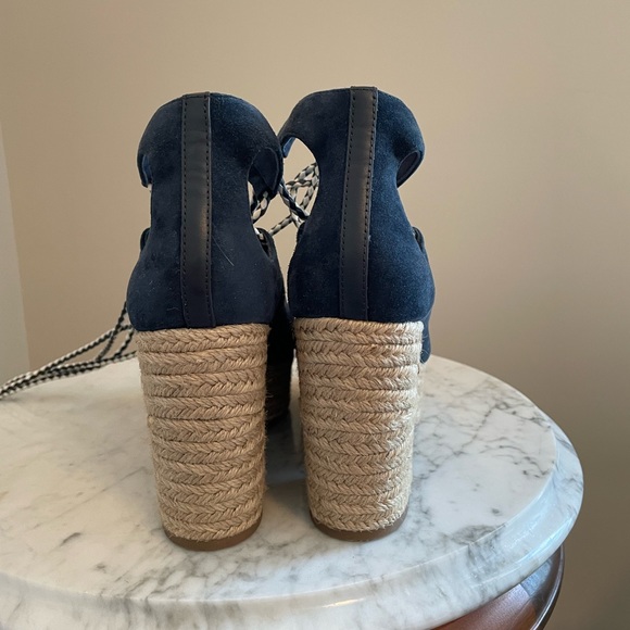 Tory Burch Wedge Lace Up. Suede, size 7.5 - Picture 6 of 11